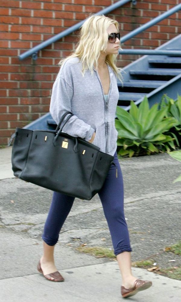 Olsens-Anonymous-Blog-Style-Fashion-Get-The-Look-9-Ways-To-Wear-A-Hoodie-Like-Mary-Kate-And-Ashley-Olsen-Ash-Laid-Back-Grey-Sweater